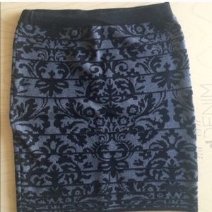 Forever 21 black gray damask stretch skirt large